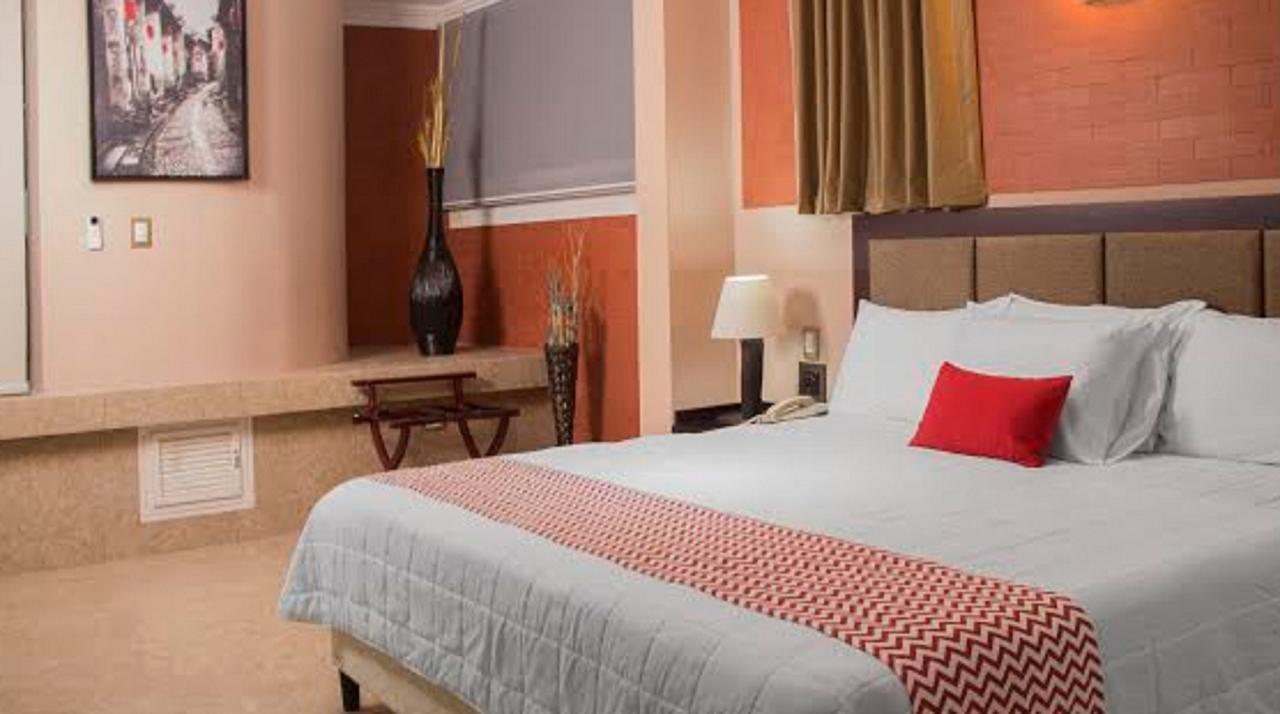 Ramada By Wyndham Tikal Isla De Flores Exterior photo